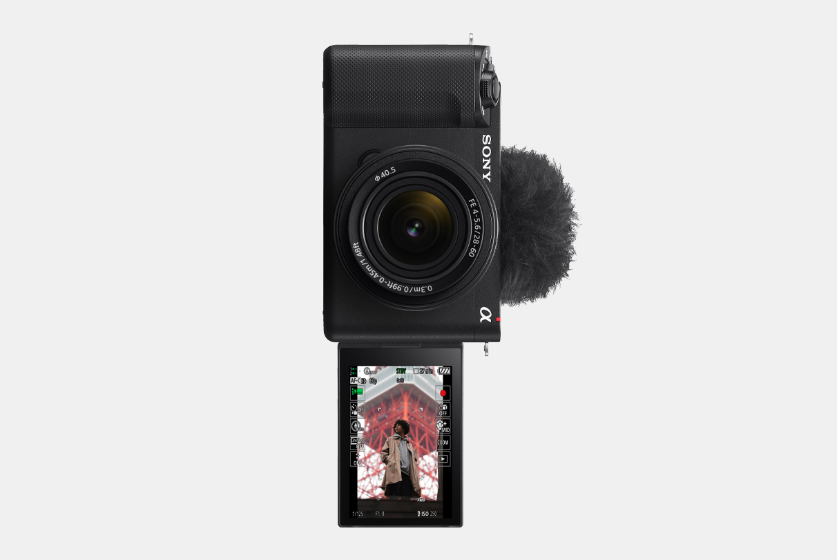 Yatay bilgi ekranında bir adamın görüntüsünün yer aldığı, ön tarafa döndürülmüş LCD ekran ile ZV-E1 fotoğraf makinesi görüntüsü