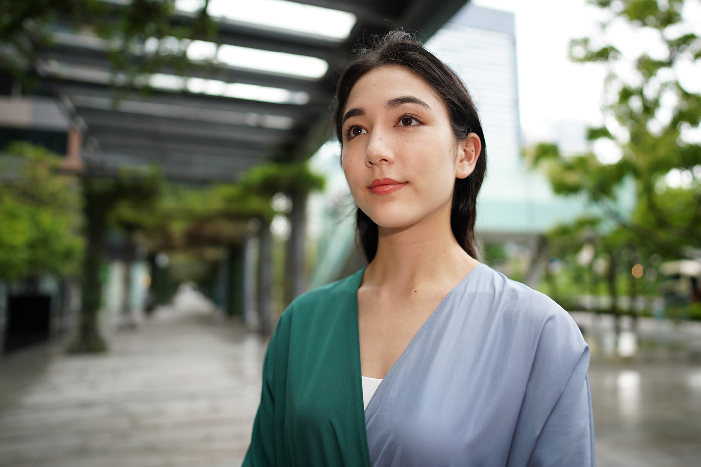 Dış ortamdaki bir kadının portresinin örnek görüntüsü