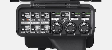 XLR-A4 XLR Adaptörü’nün yüksek görünürlüklü ekranının yakın planını gösteren ürün görseli.