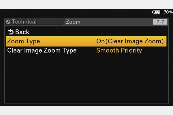 FX5 Clear Image Zoom ayarlar menüsünün, Zum Türü ayarı Açık ve Akıcılık Önceliği ayarı seçili şekildeki görüntüsü.