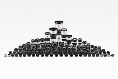 E mount lens serisinin simetrik olarak düzenlenmiş ürün görüntüsü.